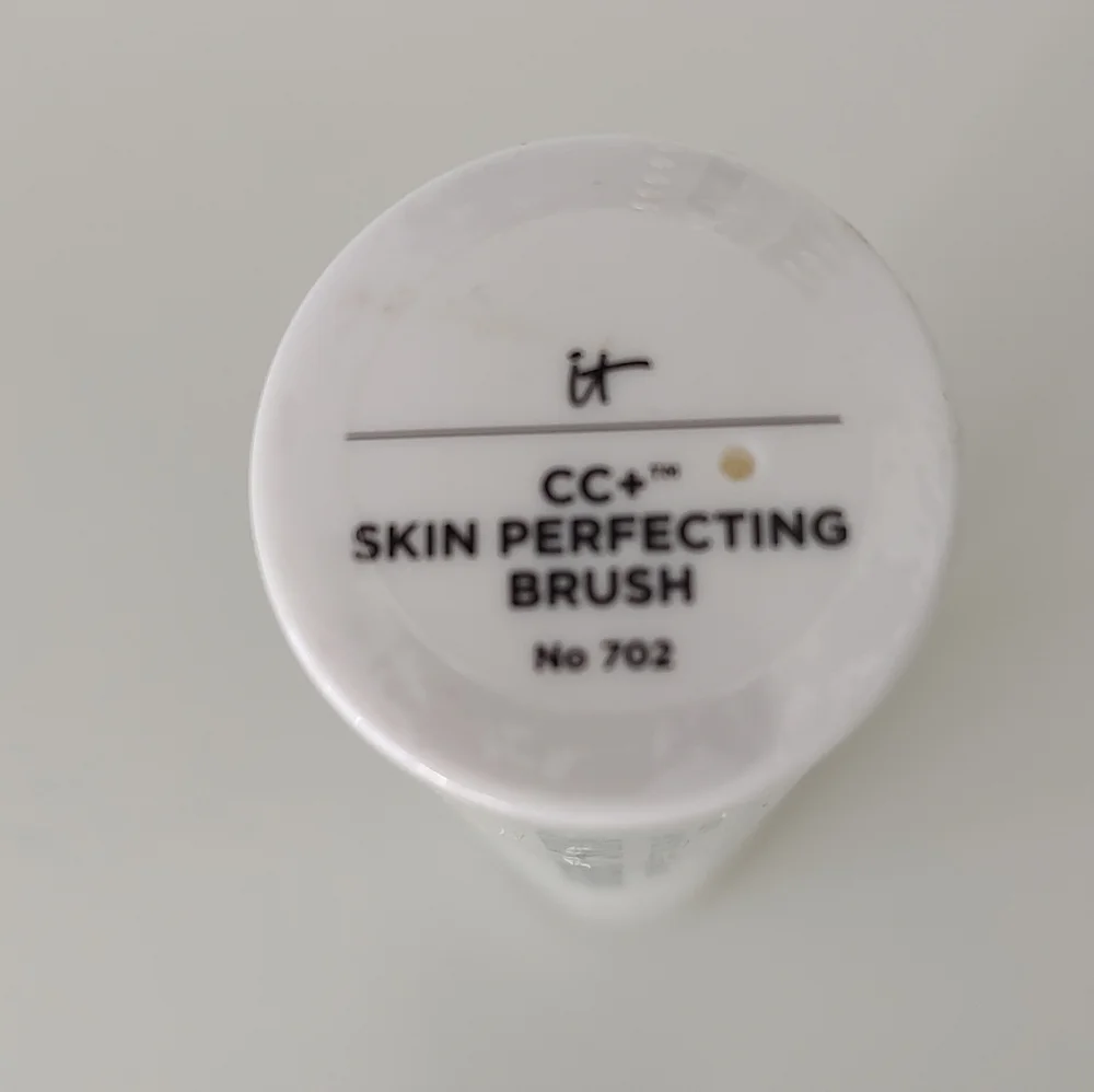 It Cosmetics Heavenly Skin Perfecting Brush No. 702 NWT